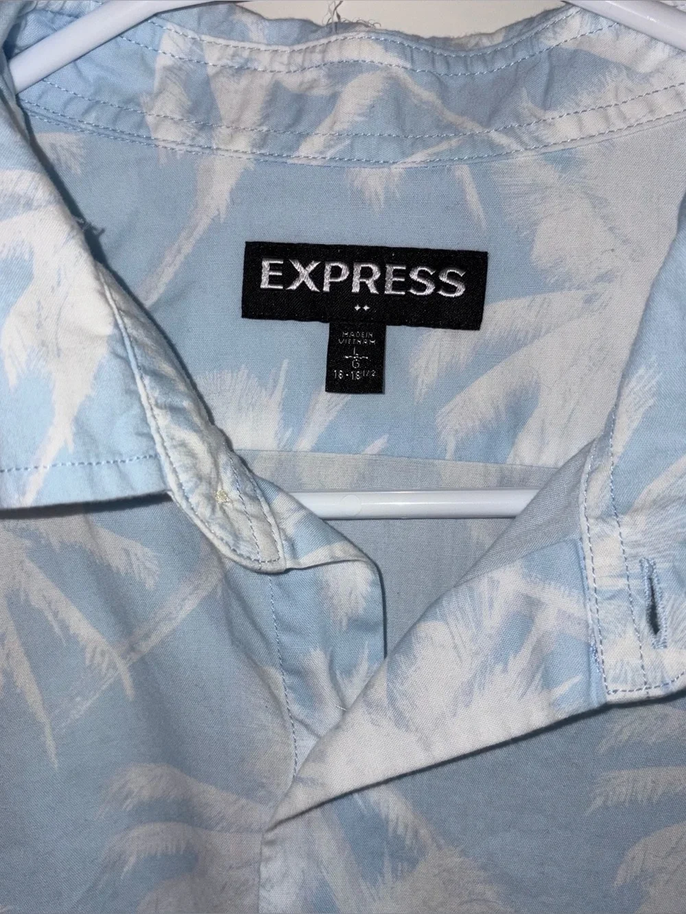 Express Palm Tree Pattern Button Up Shirt Light Blue White Size Large 16